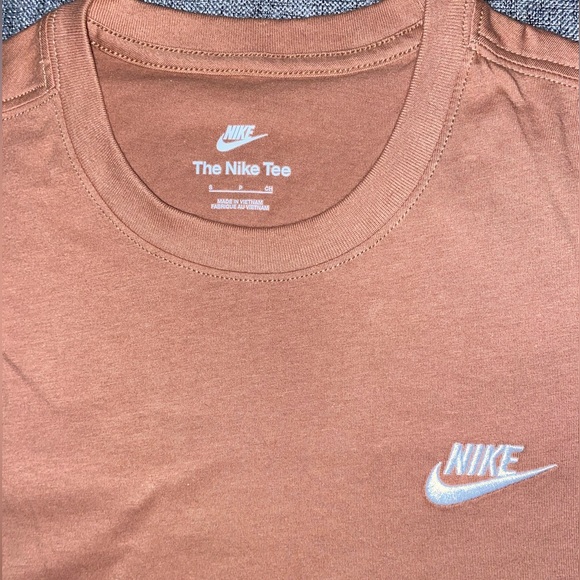 💰 SOLD 💰 Nike Sportswear Classic Logo Tee ! - Picture 4 of 4